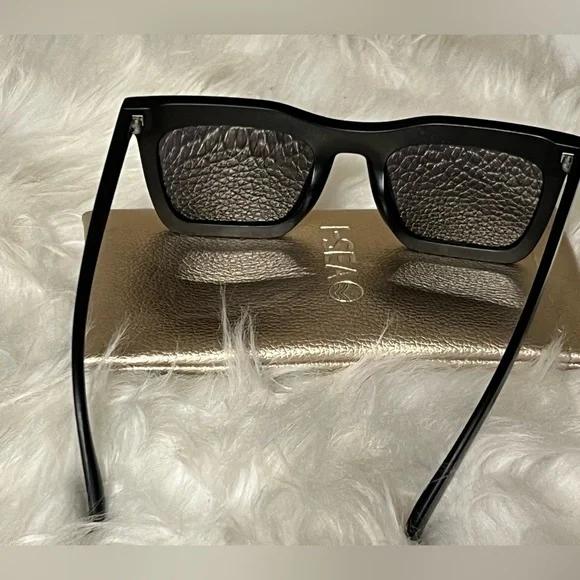 😎NEW😎Women’s Stylish Black Sunglasses - Picture 3 of 5